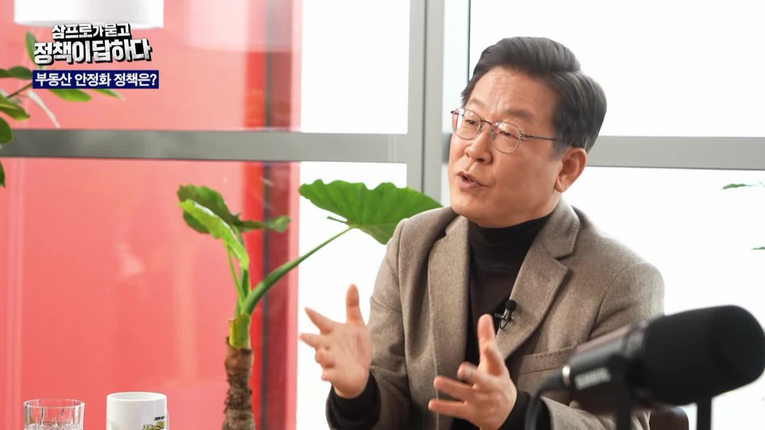2021년 12월 유튜브 경제방송에 출연한 이재명 후보(2022년 7월 라이브 장면 아님)