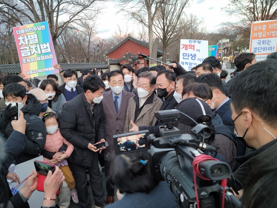 2021년 12월 유세 중인 이재명 후보(택시 정책협약 장면 아님)