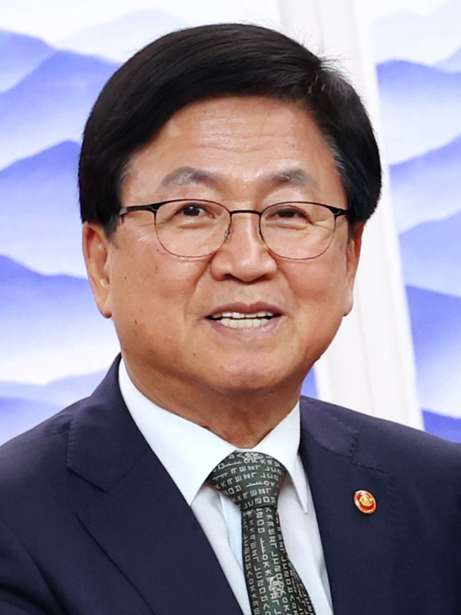 최교진 교육부 장관 취임 무렵 사진(2025년 9월, 7월 SNS 글 장면 아님)