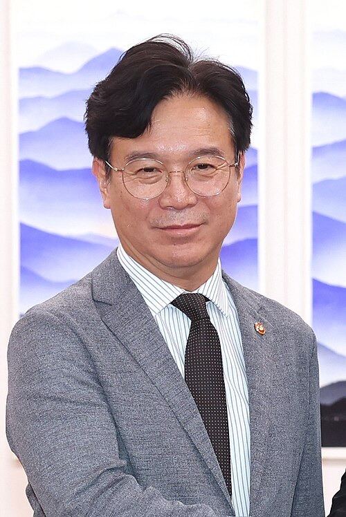김영훈 고용노동부 장관 공식 사진 (2025년 8월, 청문회 장면 아님)