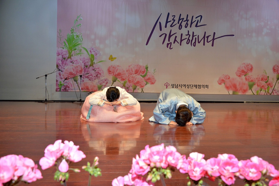 2017년 5월 성남시장 시절 어버이날 행사의 이재명(2월 경선 발언 장면 아님)
