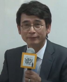 2019년 4월 유튜브 인터뷰 중인 유시민 작가