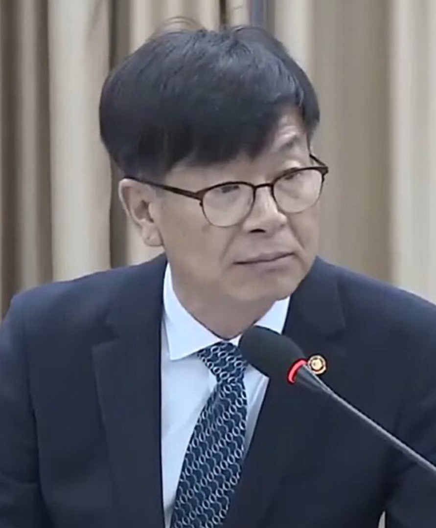 공정거래위원장 시절의 김상조(2018년 5월 방송 화면, 2020년 정책실장 인터뷰 장면 아님)