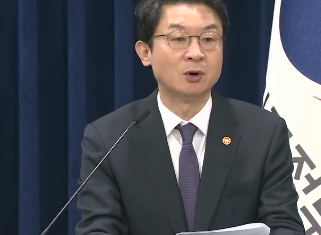 2025년 10월 15일 주택시장 안정화 대책 합동 브리핑에서 발표하는 이억원 금융위원장(2026년 7월 국회 답변 장면 아님)