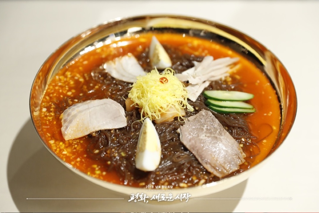 2018년 남북정상회담 만찬에 오른 평양냉면(9·19 군사합의 장면 아님)