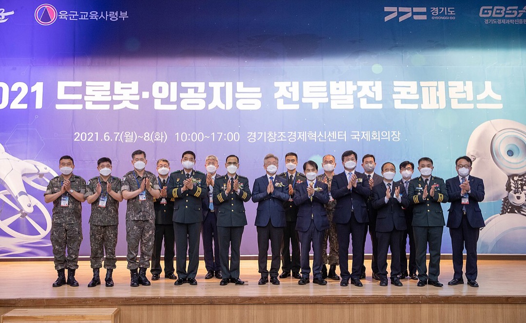 2021년 6월 육군과 협약식에 참석한 이재명 당시 경기도지사(안동 발언 장면 아님)