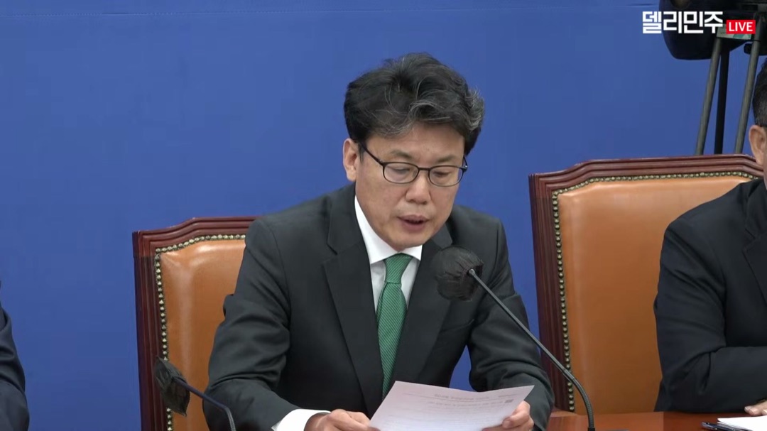 2024년 4월 25일 민주당 정책조정회의에서 발언하는 진성준 당시 정책위의장