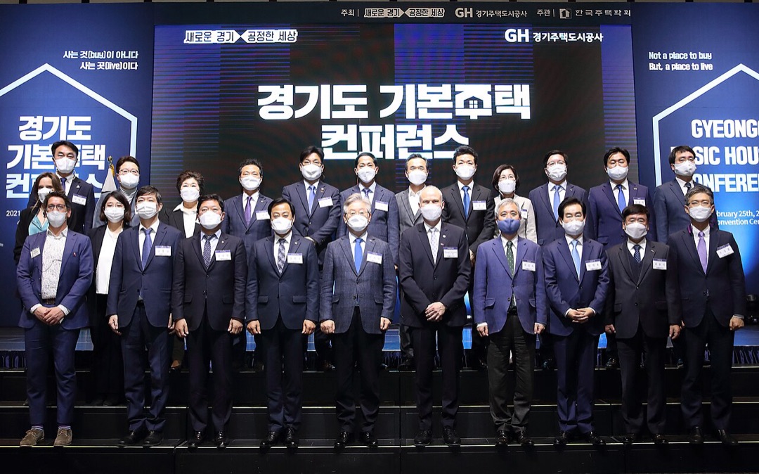 2021년 경기지사 시절 기본주택 토론회에 참석한 이재명(국감 장면 아님)