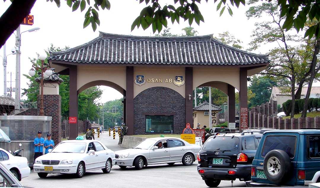 주한미군 오산 공군기지 정문(장소 사진)
